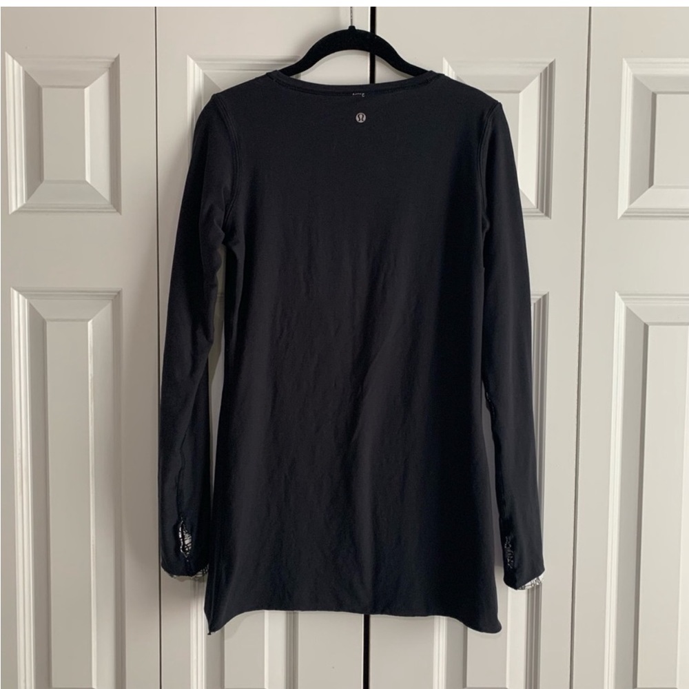 Lululemon reversible long sleeve tee - Picture 6 of 7